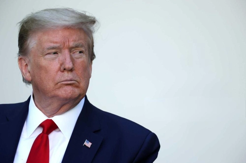 트럼프 대통령 직접 홍보에도 밈코인 TRUMP 70% 폭락 / 셔터스톡