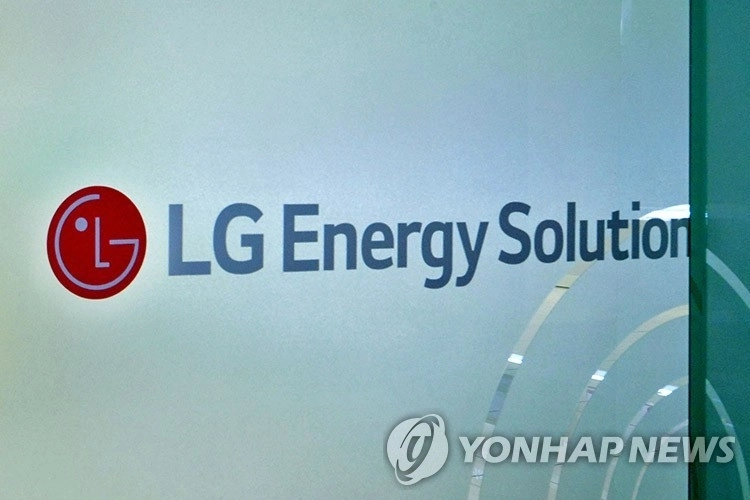 LG에너지솔루션, 포드 계약 해지에 주가 9% 급락…유럽 전략 '빨간불' / 연합뉴스