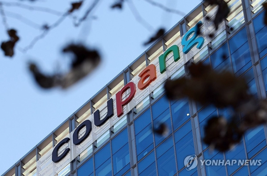 개인정보 유출에도 쿠팡 앱 이용자 증가…탈퇴보다 편의 선택한 소비자 / 연합뉴스