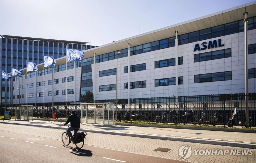 미국, 에이에스엠엘 EUV 장비 수출 통제 위반 의혹으로 미중 갈등 심화 / 연합뉴스
