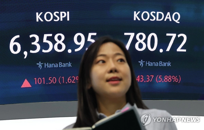 코스닥, 기관 매수세가 이끈 3일 연속 급등... 중소형주로 자금 이동 / 연합뉴스