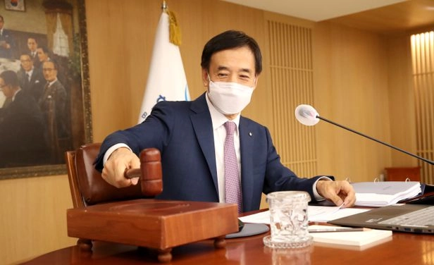 한은, 기준금리 0.5%→0.75% 2년 9개월 만에 ‘금리 인상’