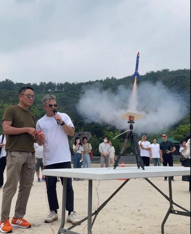 27개 NFT 로켓, 서울 하늘을 수놓다