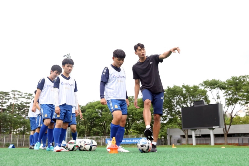 코인원, 스포츠 사회공헌활동 통해 발달장애 축구선수 응원