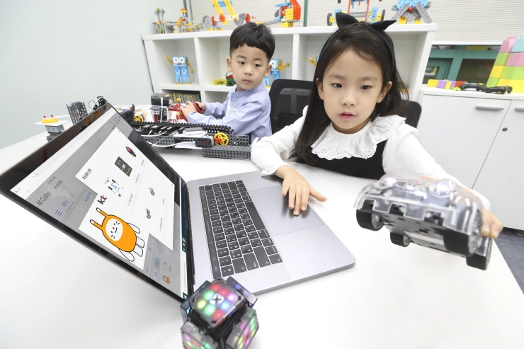 KT, AI 교육 플랫폼에 AI 로봇 교구 추가...'창의적' 학습 가능
