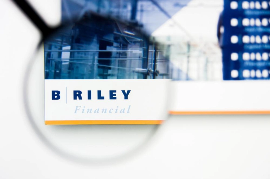 B. 라일리 재무상태 의혹에 주가 급락,SEC 수사 착수