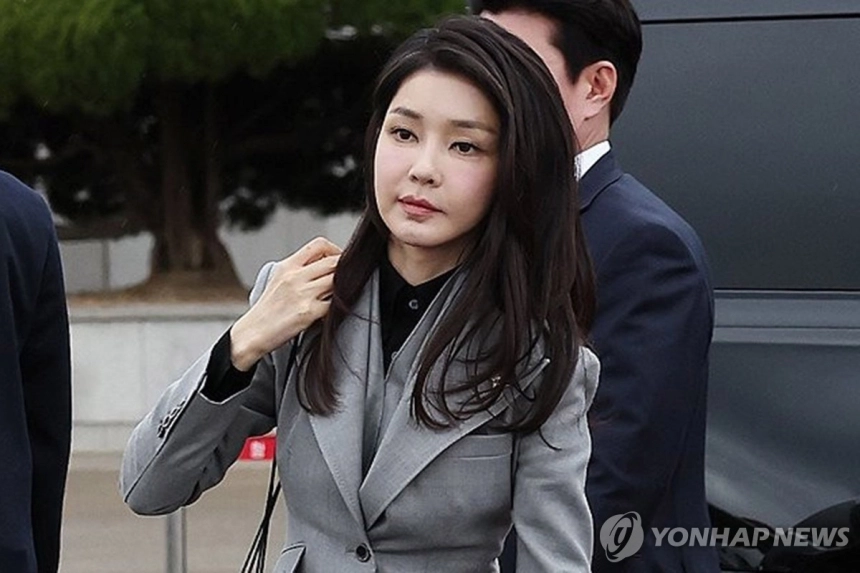 김건희 여사, 통일교·암호화폐 얽힌 고가 선물 의혹…검찰, 자택까지 압수수색