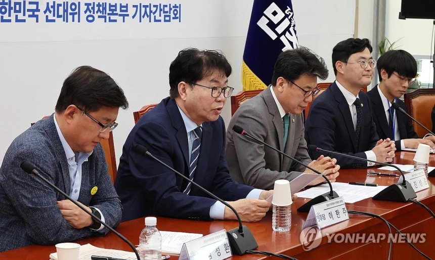 민주당, 암호화폐 과세 '재검토' 시사…20조 추경도 요구