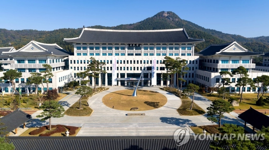 경북도, AI 돌봄 로봇 산업 본격 육성…저출생 해법 되나 / 연합뉴스