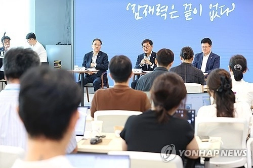 K-컬처의 그늘…창작자 수익 구조 개편 없인 지속 불가 / 연합뉴스