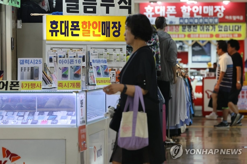 단통법 폐지했는데…휴대폰 지원금 실질 상승 ‘찔끔’ / 연합뉴스