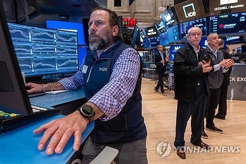 중동 전쟁 여파로 국제 유가 급등, 뉴욕 증시 하락세 / 연합뉴스