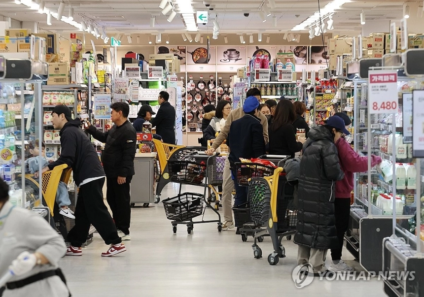 한국 경제, 수출 호조에도 내수 회복 더딘 상황 지속 / 연합뉴스