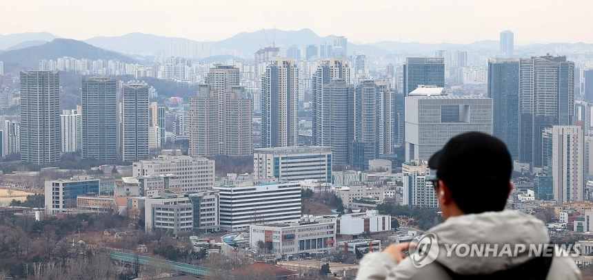 다주택자 대출 비율 상승… 부동산 시장 변동성 주의보 / 연합뉴스