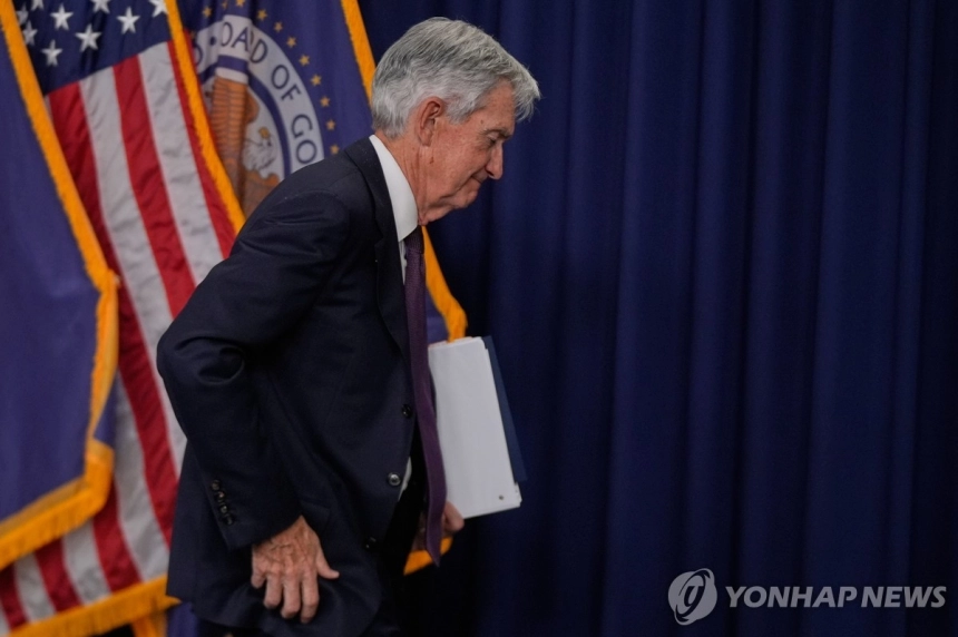 중앙은행, 물가와의 전쟁 앞에 서다: 국제유가 폭등 속 금리 인상 필요성 대두 / 연합뉴스