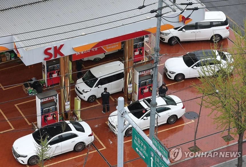 주유소 도로점용료 감면 요구... 에너지 공급망 최후방을 지킨다 / 연합뉴스