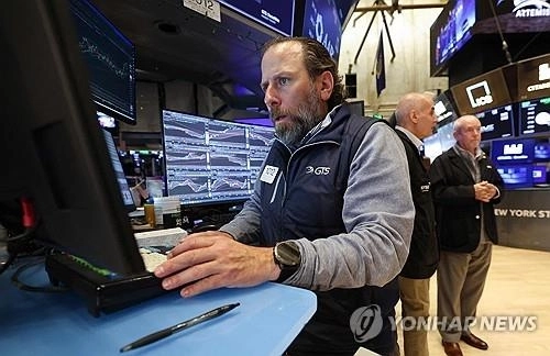 거대 기술기업 실적 호조, 뉴욕증시 사상 최고치 경신 / 연합뉴스