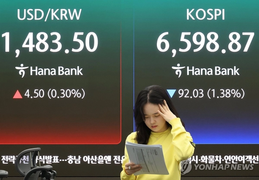 코스피 7,000선 앞두고 변동성 상승, 개인 투자자 역행 베팅 / 연합뉴스