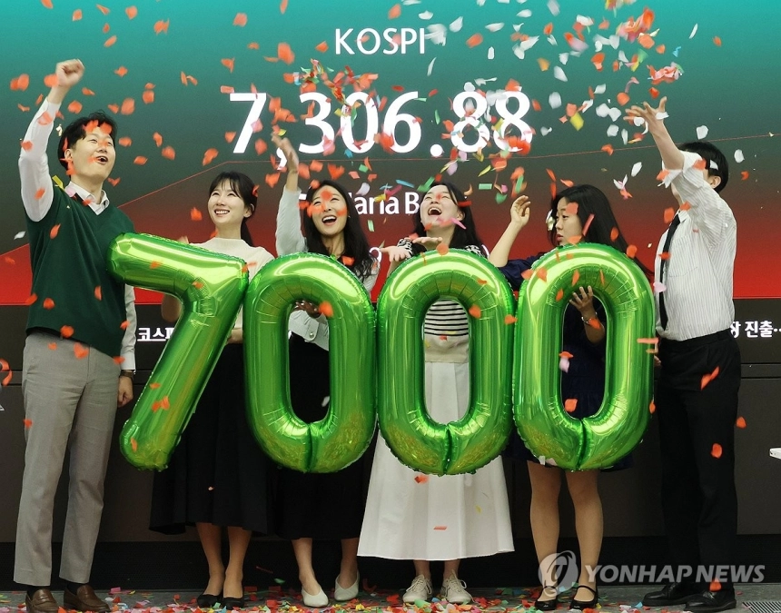 코스피 7,000 돌파에 '핀플루언서' 규제 강화...부작용 막는다 / 연합뉴스