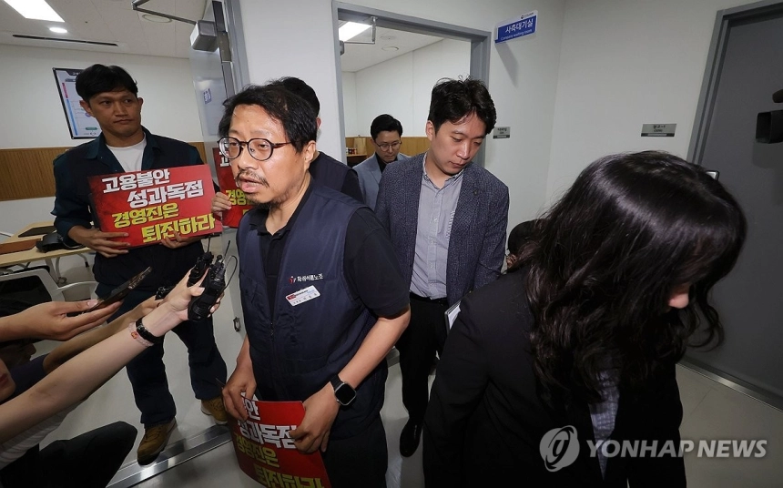 노사 갈등 속 카카오(Kakao) 주가, 1년 만에 최저치 기록 / 연합뉴스