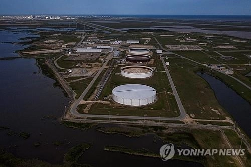 미·이란 전쟁 장기화로 미국 원유 재고, 22년 만에 최저치 기록 / 연합뉴스