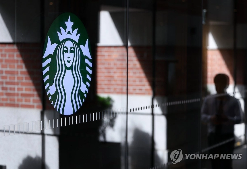 스타벅스코리아, 선불카드 전액 환불 시행… 온라인서 뜨거운 반응 / 연합뉴스