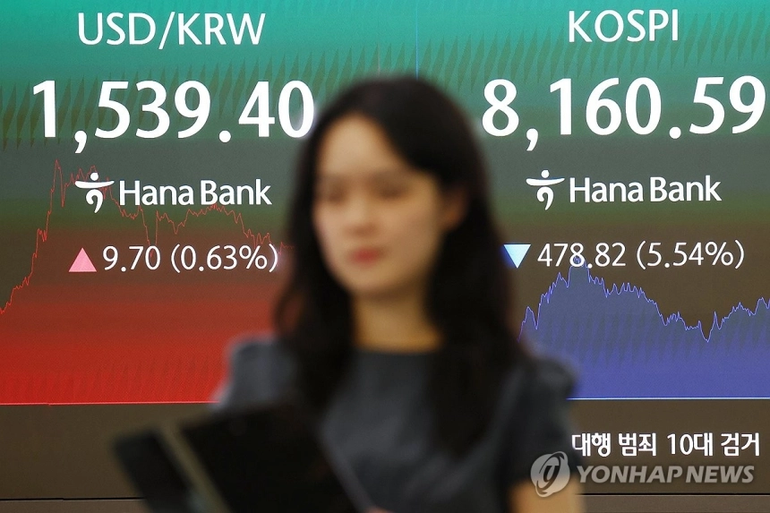 개인투자자들, 반도체 레버리지 ETF 대거 매집... 급락에도 매수 강화 / 연합뉴스