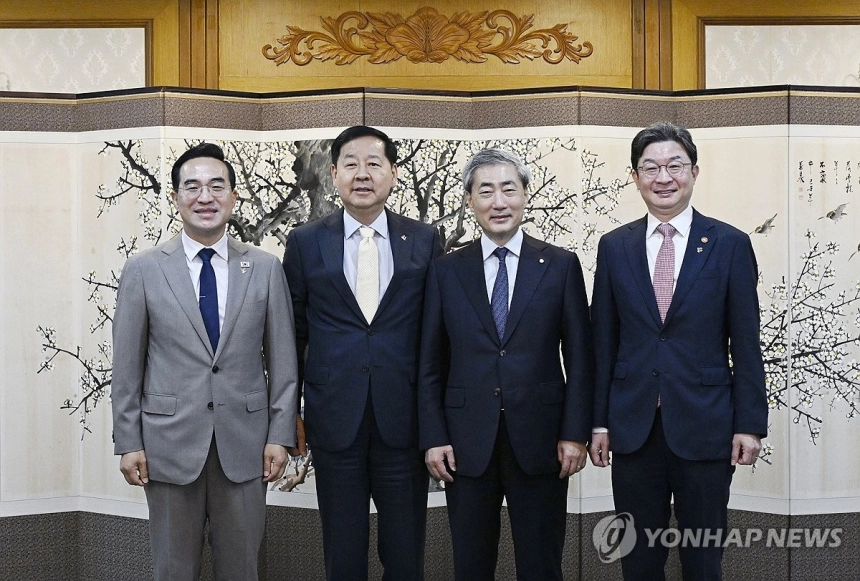 정부, 금융시장 불안에 공동 대응... 민생 경제 안정화 총력 / 연합뉴스