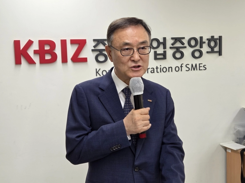 소상공인연합회, 생존권 위협에 정부에 고용정책 전환 요구 / 연합뉴스