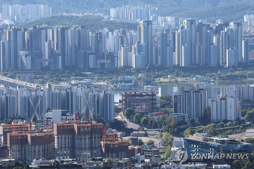 서울 초고가 아파트, 보유세 사상 최고치 경신 / 연합뉴스
