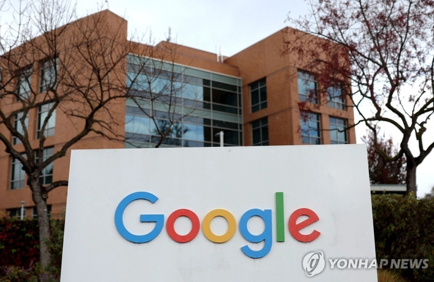 구글, 안드로이드 앱 시장 개방...미국서 2026년부터 타사 앱스토어 허용 / 연합뉴스