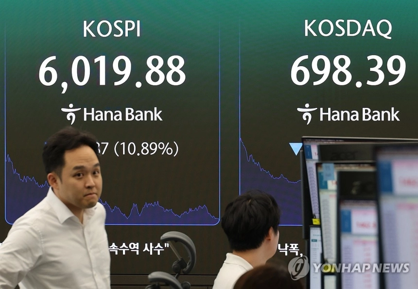 원/달러 환율, 주식시장 급락에도 하락 마감...자금 대기설 부각 / 연합뉴스