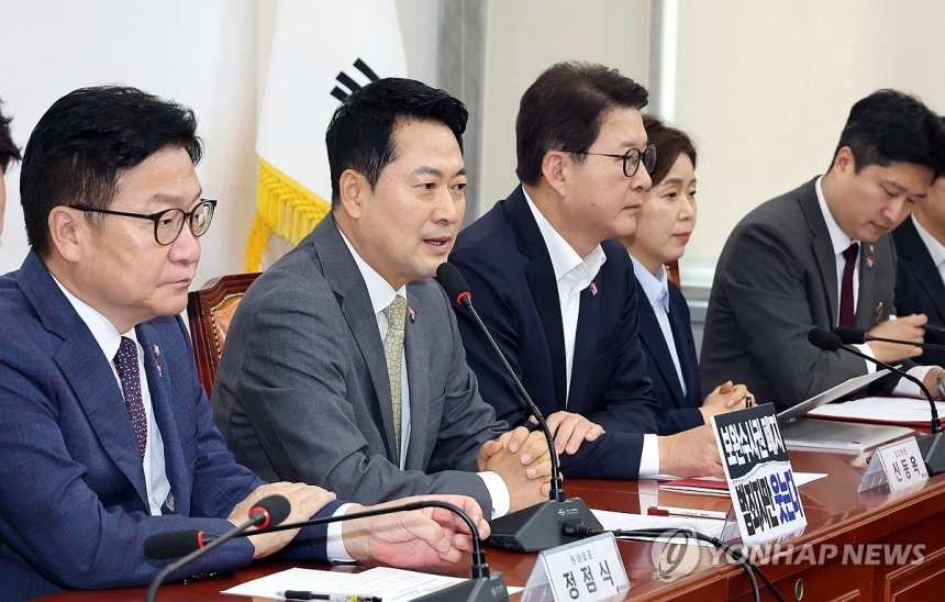 정부 책임론 '증폭'... 한국 증시 폭락에 정치권 비판 쏟아져 / 연합뉴스