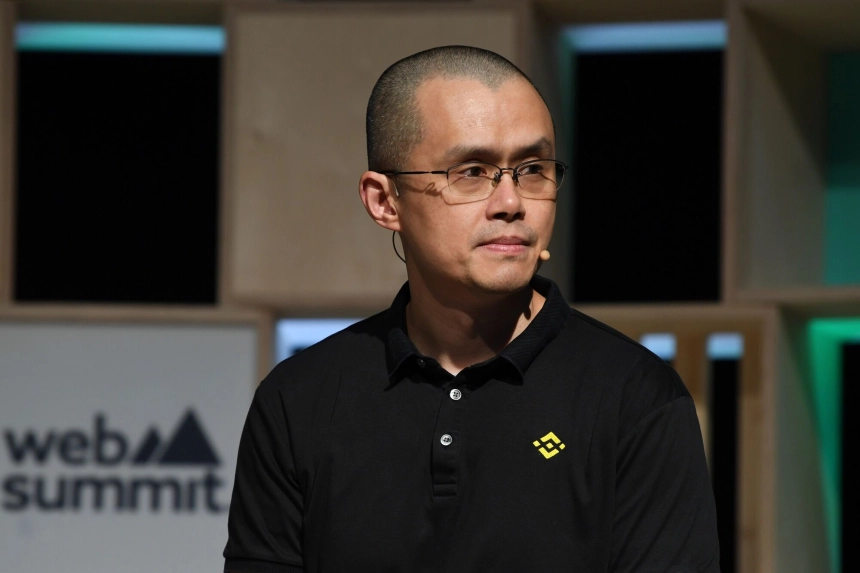 헤드셋을 착용한 창펑 자오의 모습
